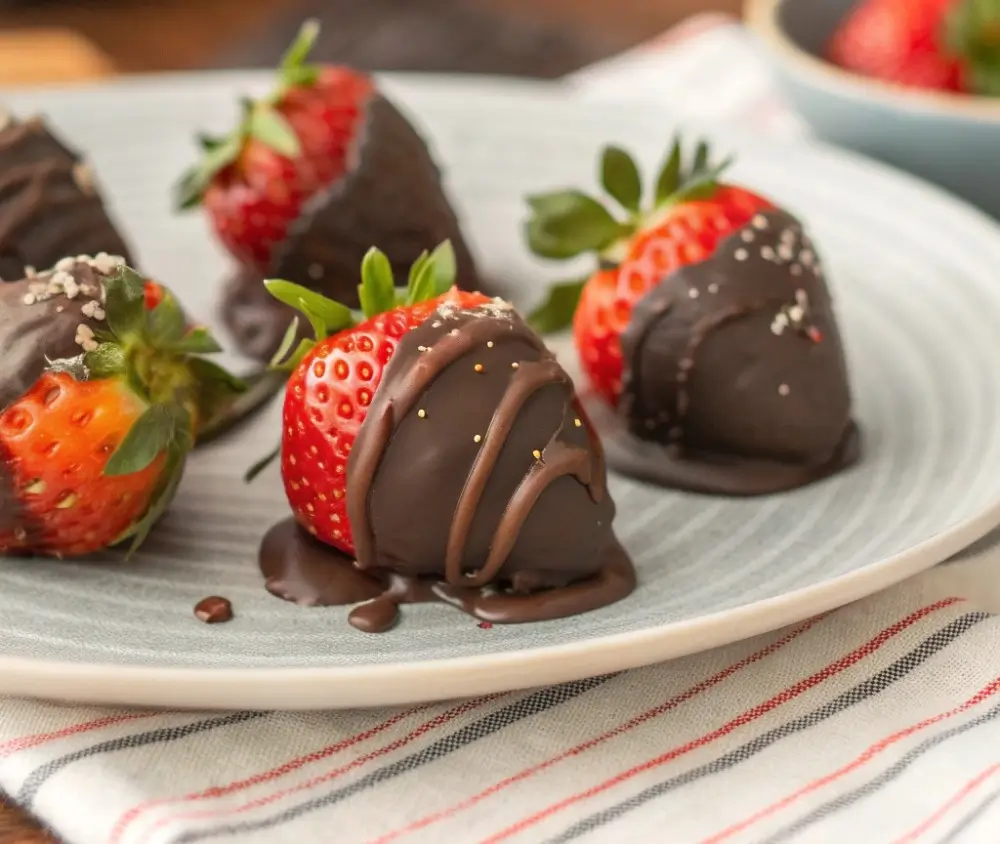 Easy Chocolate Covered Strawberries at Home