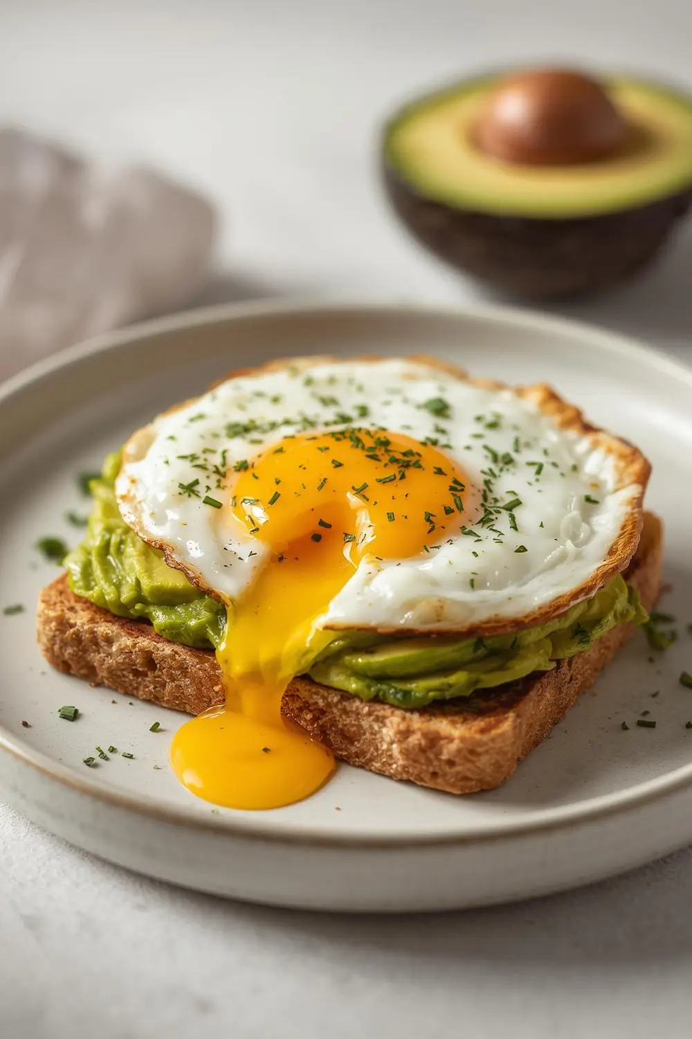 Healthy Avocado Egg Breakfast Sandwich